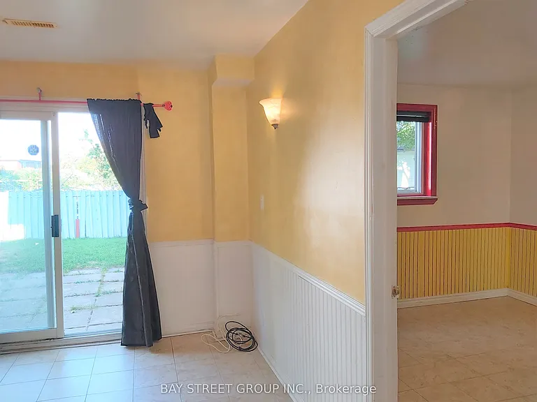 72 Parkdene Ct E #LOWER — Photo 10