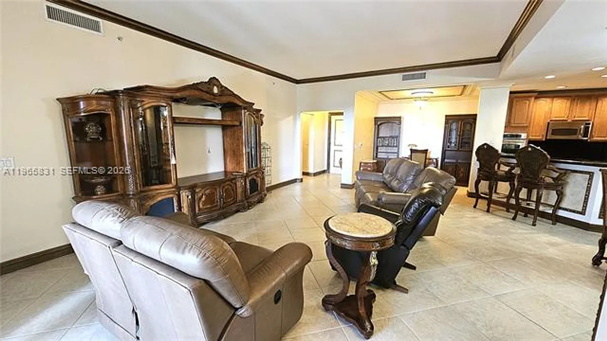 Building Photo - 16102 Emerald Estates Dr #306
