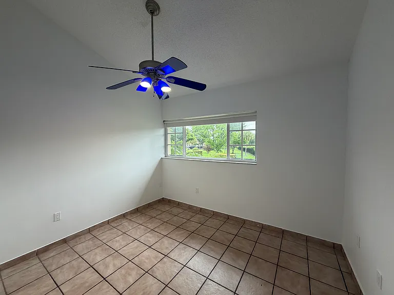 14279 Kendale Lakes Cir — Photo 37