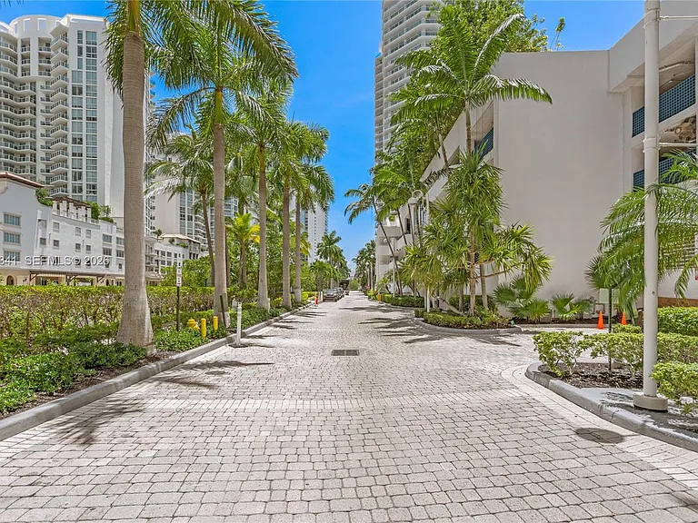 16500 Collins Ave #652 — Photo 23