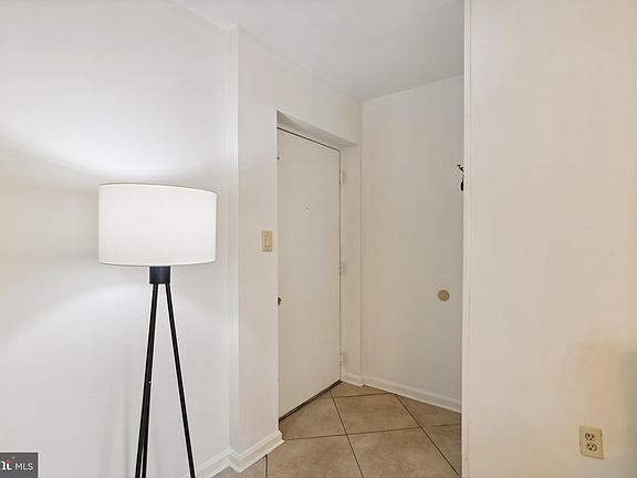 4th image of 6701 White Water Ct Unit 102