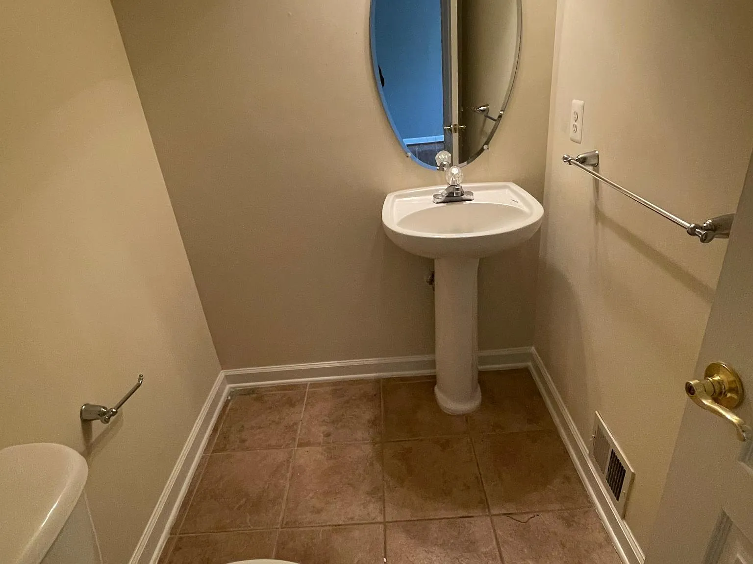 3 bed, 1600 sqft, $3,000 — Photo 4