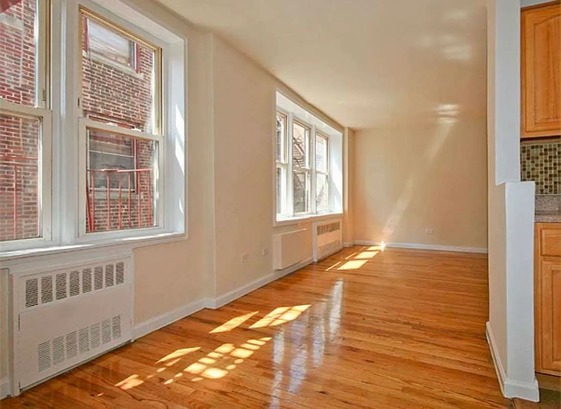 33-02 Parsons Blvd #4F photo 1
