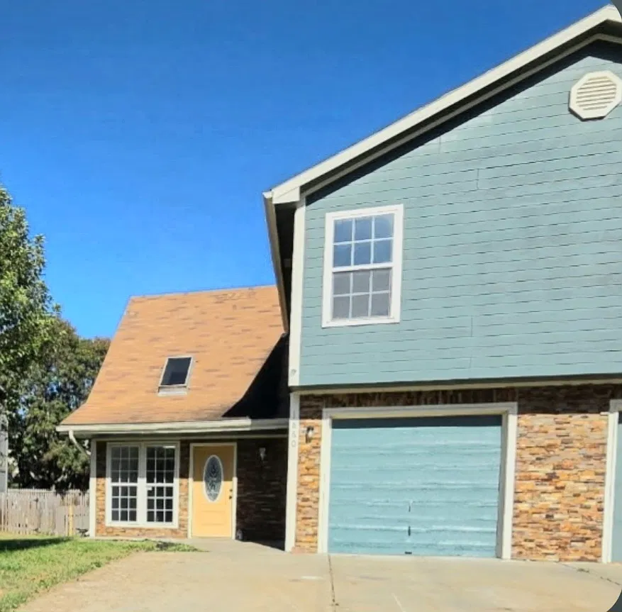 3 bed, 2.5 bath, 1437 sqft, $1,595 — Photo 1