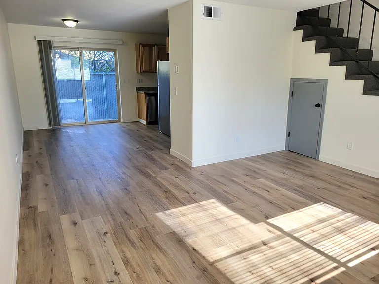 Kingswood Townhomes — Photo 3