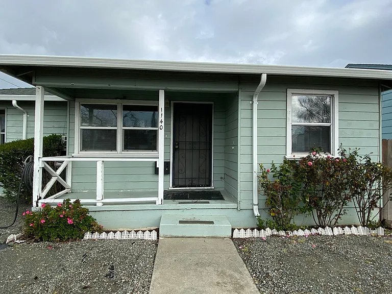 1140 Broadway St — Photo 1