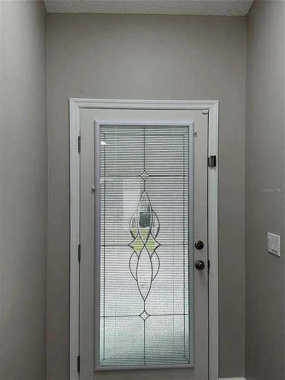 3 bed, 2.0 bath, 1301 sqft, $2,400 — Photo 3