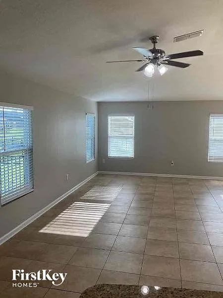 4 bed, 2.0 bath, 2046 sqft, $2,545 — Photo 3