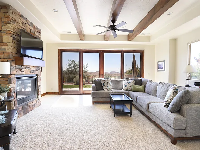 E Coral Ridge Dr — Photo 4