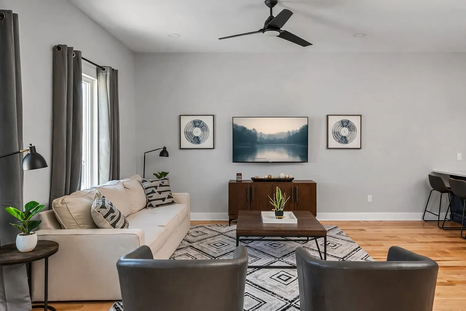 4 bed, 4.0 bath, 2206 sqft, $5,055 — Photo 2