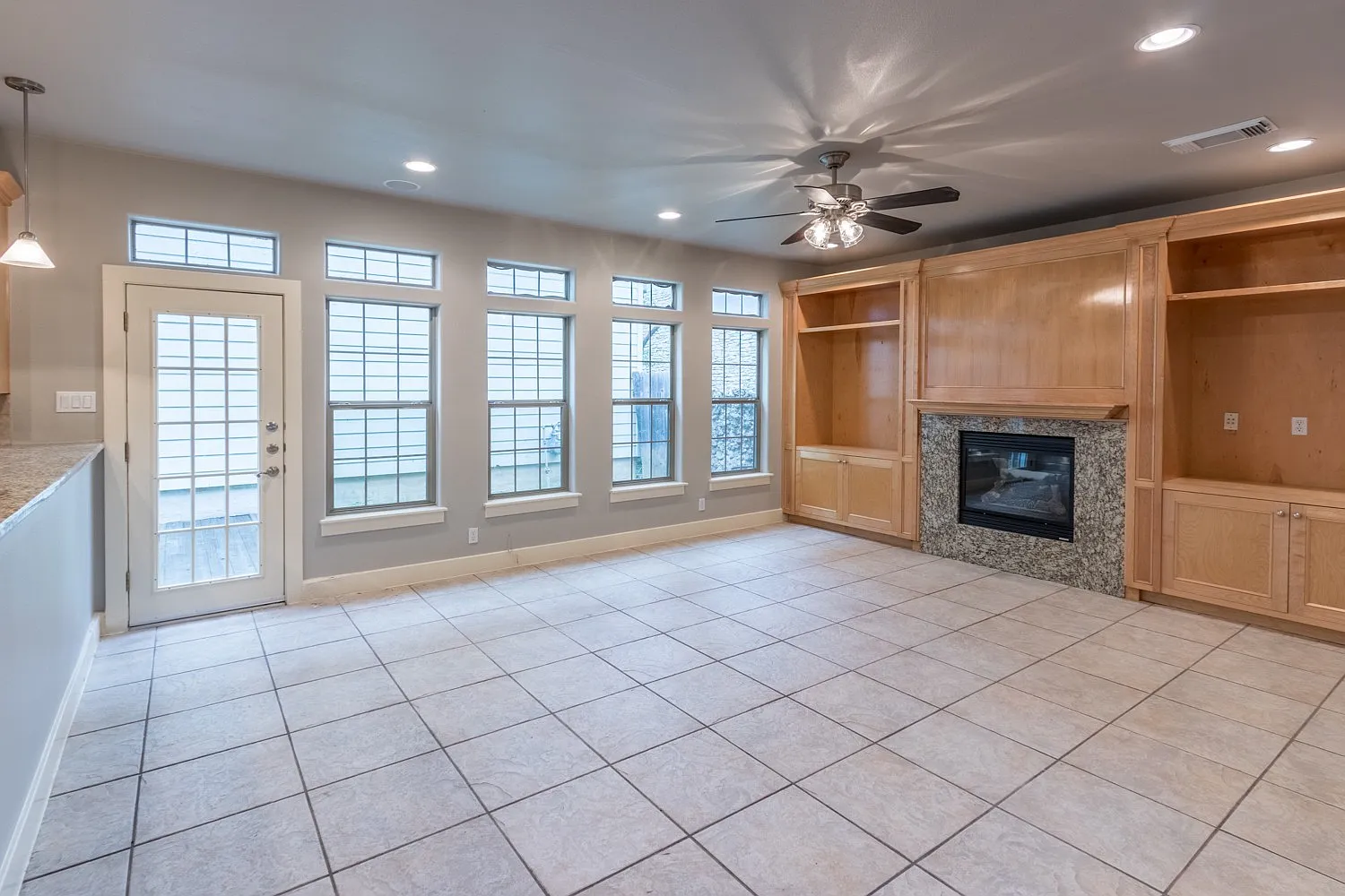 Ut Pre-Lease : 6 Bed / 3 Bath - Spacious Bedrooms, North Of Ut — Photo 1
