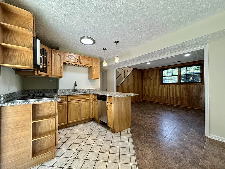 13413 Wisteria Dr — Photo 20