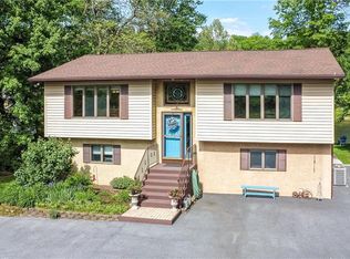 6343 Lock Ln, Slatington, PA 18080