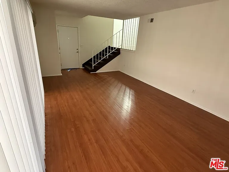 18444 Collins St #4 — Photo 4