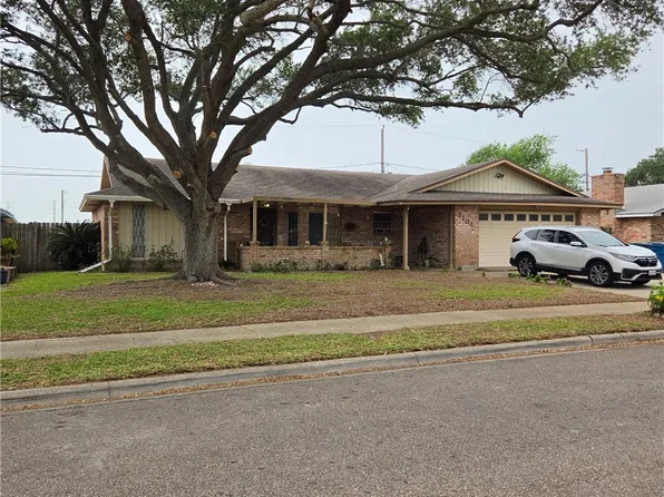 2104 Saint Charles Dr, Portland, TX 78374