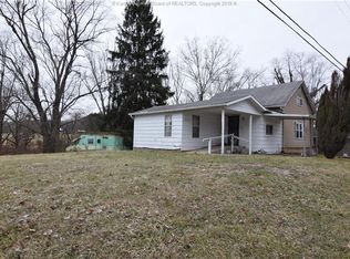 2735 Greenhills Rd, Ravenswood, WV 26164