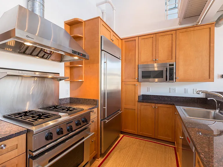2328 Champlain St NW — Photo 5