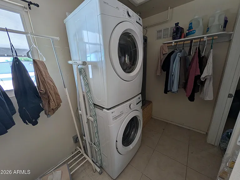 1039 E Larkspur Ln — Photo 19