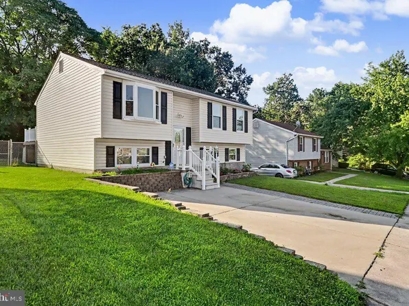 8805 Goldentree Ln, Baltimore, MD 21221