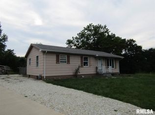 7 Crestview Dr, Lewistown, IL 61542