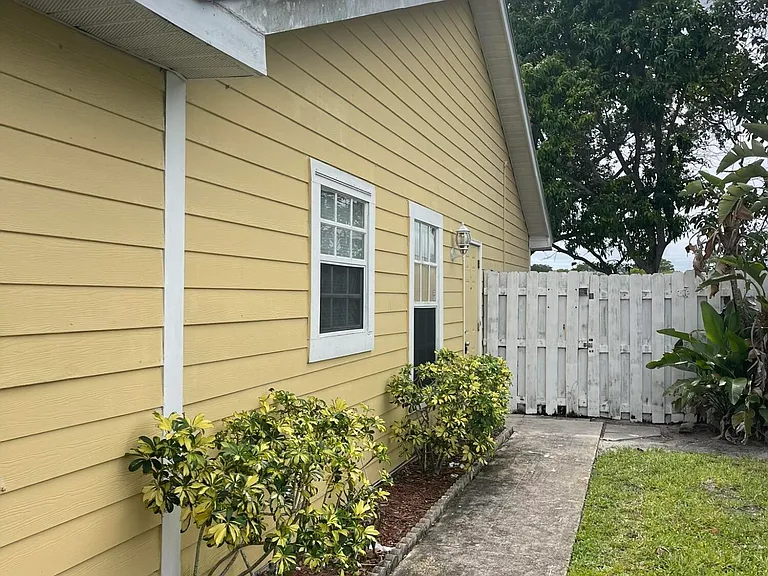 1534 Royal Forest Ct — Photo 18