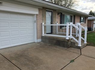 8226 Henze Ct, Saint Louis, MO 63123