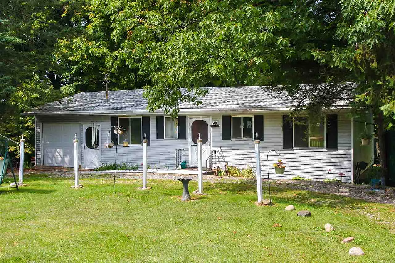 10640 Emerald Dr photo 1