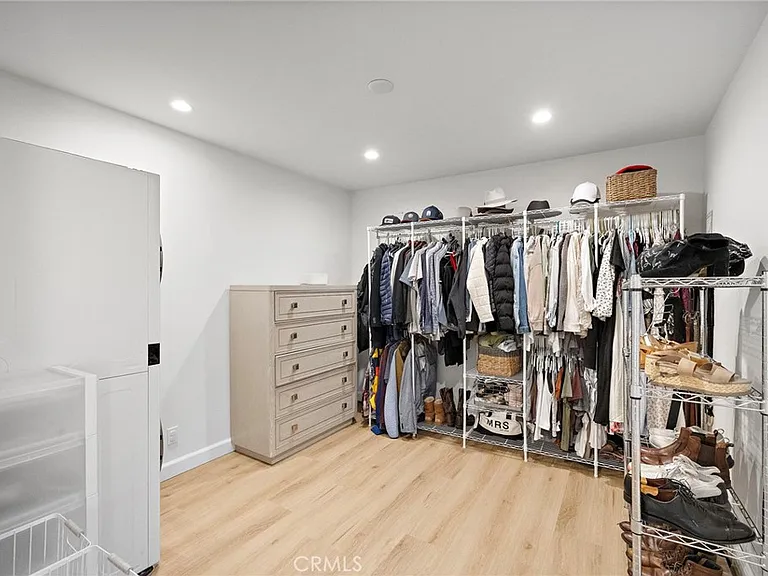 226 La Jolla Dr — Photo 25