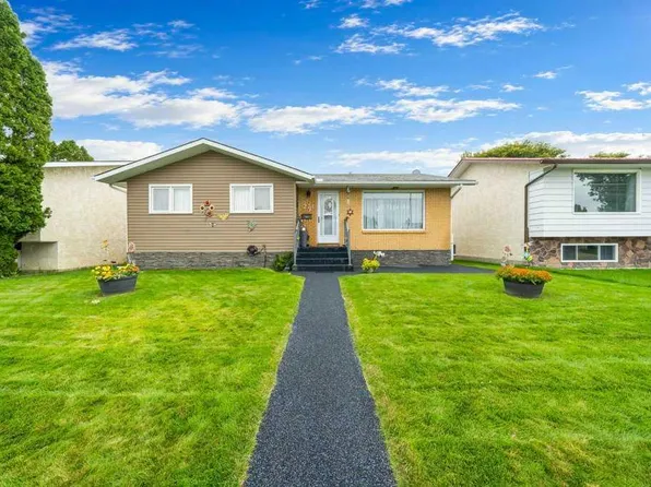29 N Cairns Way SE, Medicine Hat, AB T1B 1M3