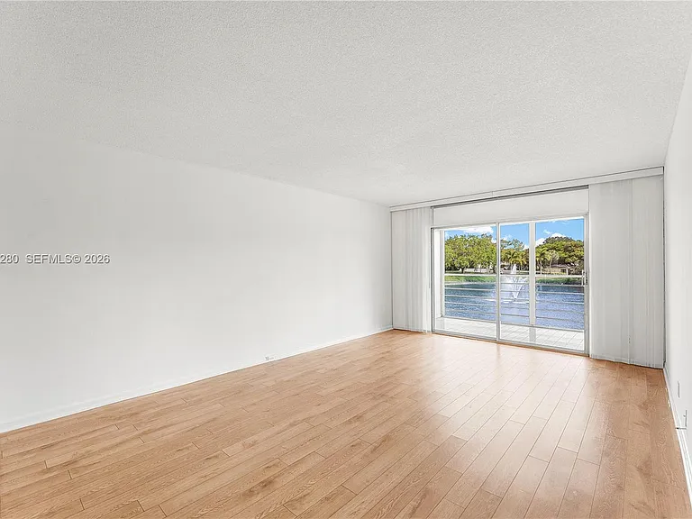 4301 Martinique Cir #H2 — Photo 12