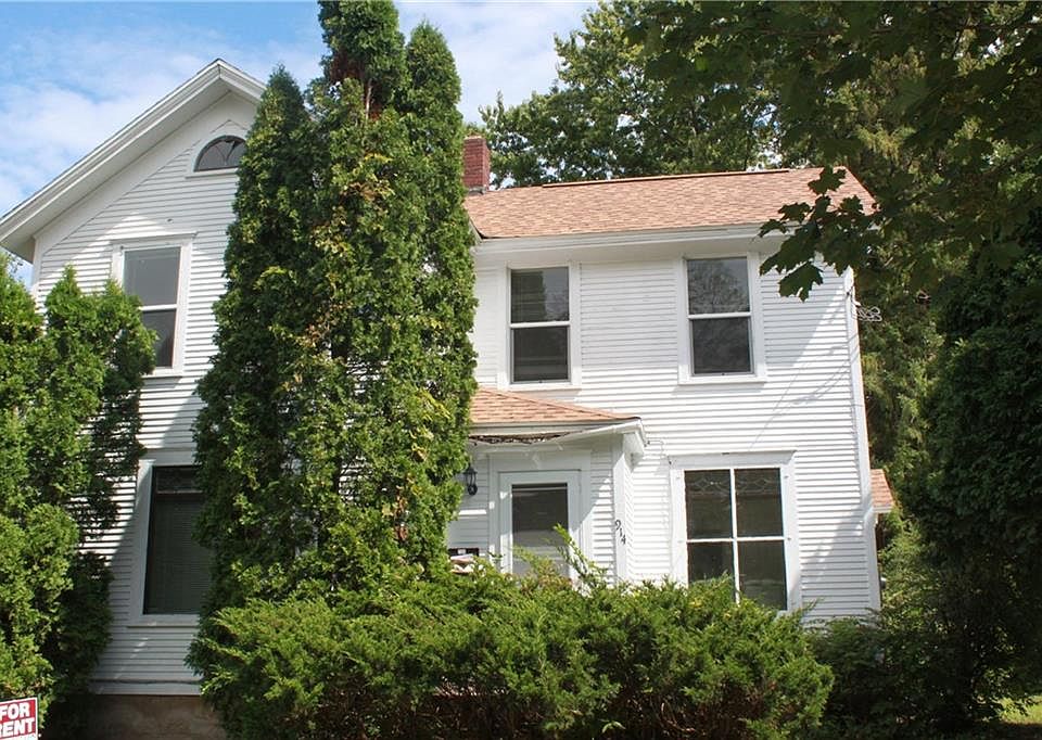 1st image of 914 7th St E #0