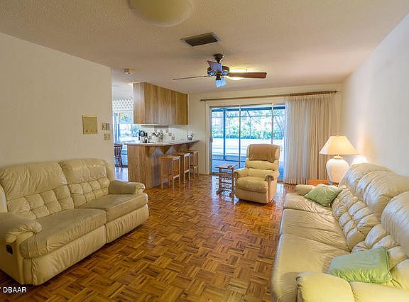 5th image of 28 Woodhaven Cir