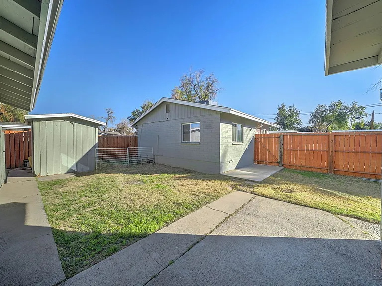 2133 W Morten Ave — Photo 26
