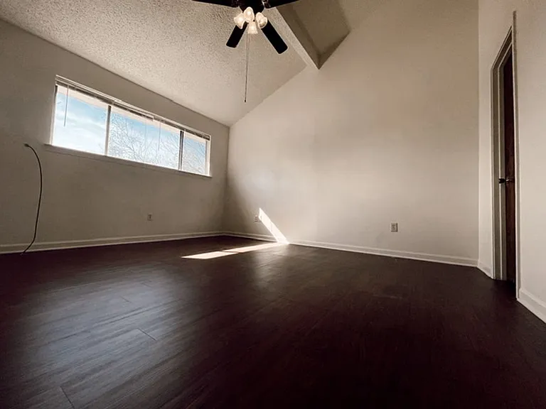 8220B Governor Dr — Photo 10