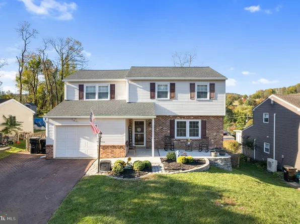 8 Elaine Dr, Boyertown, PA 19512