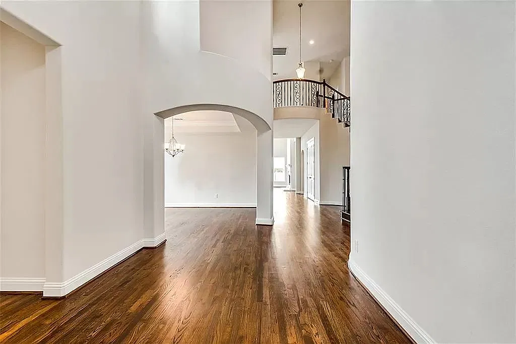5 bed, 3.5 bath, 3770 sqft, $3,795 — Photo 2