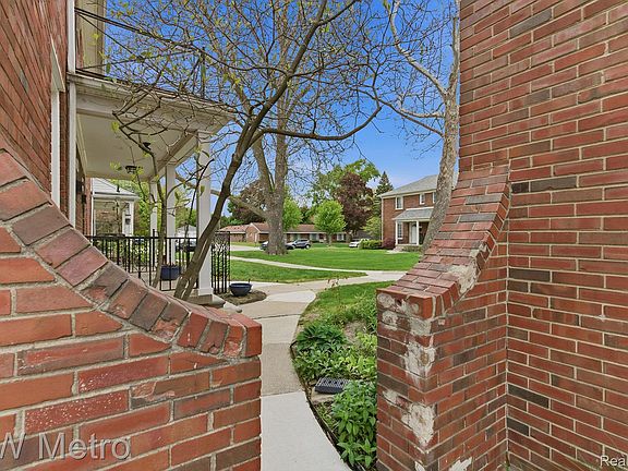 3rd image of 2514 Galpin Ave #10