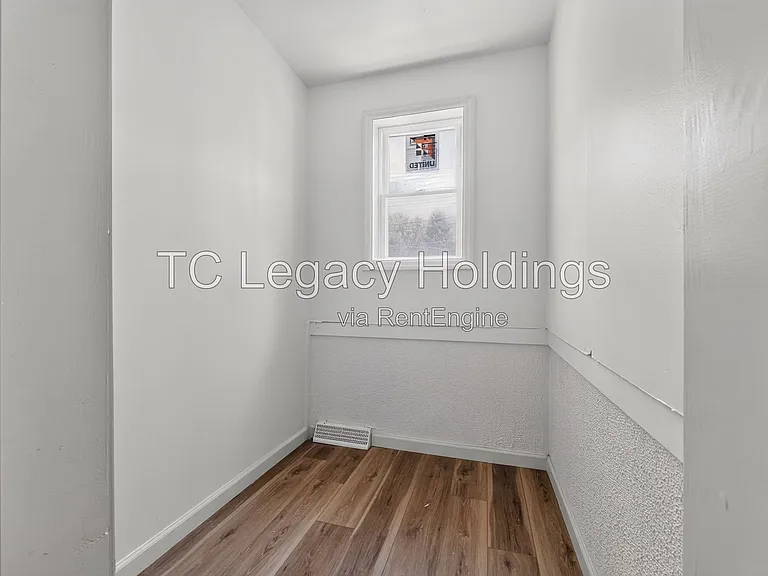 87 Crisfield St — Photo 13
