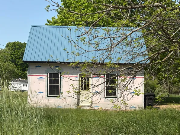 912 S Clark St, Mesick, MI 49668
