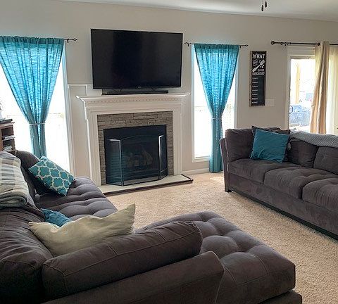4th image of 1858 Camelot Dr
