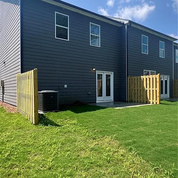 60 Berryville Dr — Photo 2