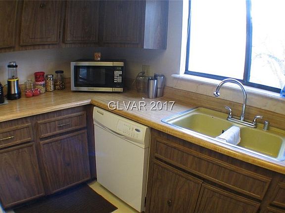 5th image of 604 Mosswood Dr