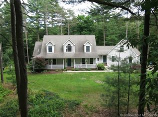 321 Searles Rd, Pomfret Center, CT 06259