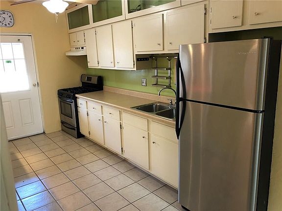 5th image of 94 Cowesett Ave APT 19