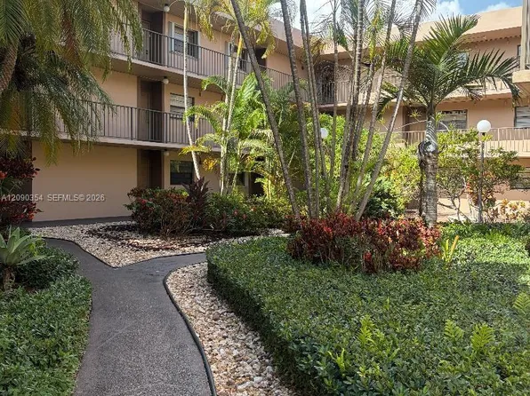 10975 SW 107th St APT 313, Miami, FL 33176