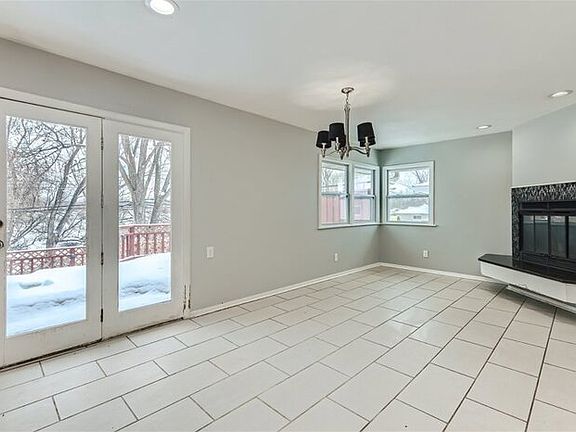 4th image of 3512 Woodbine Ln
