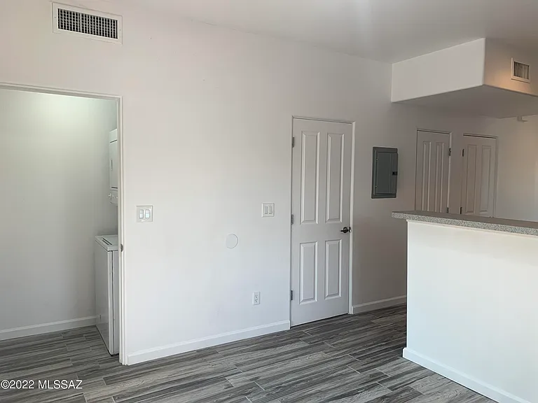 1741 E Hedrick Dr — Photo 16