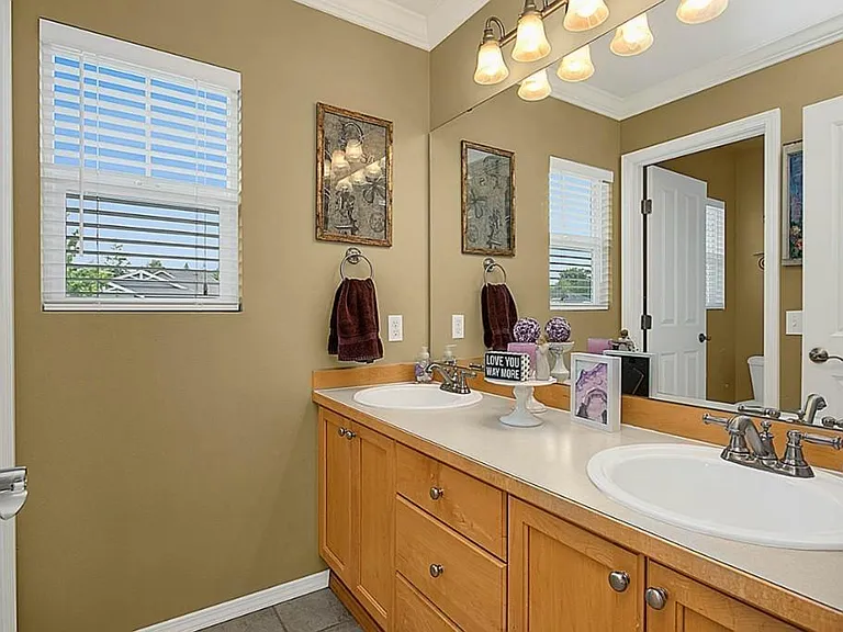 24011 SE 11th Pl — Photo 20