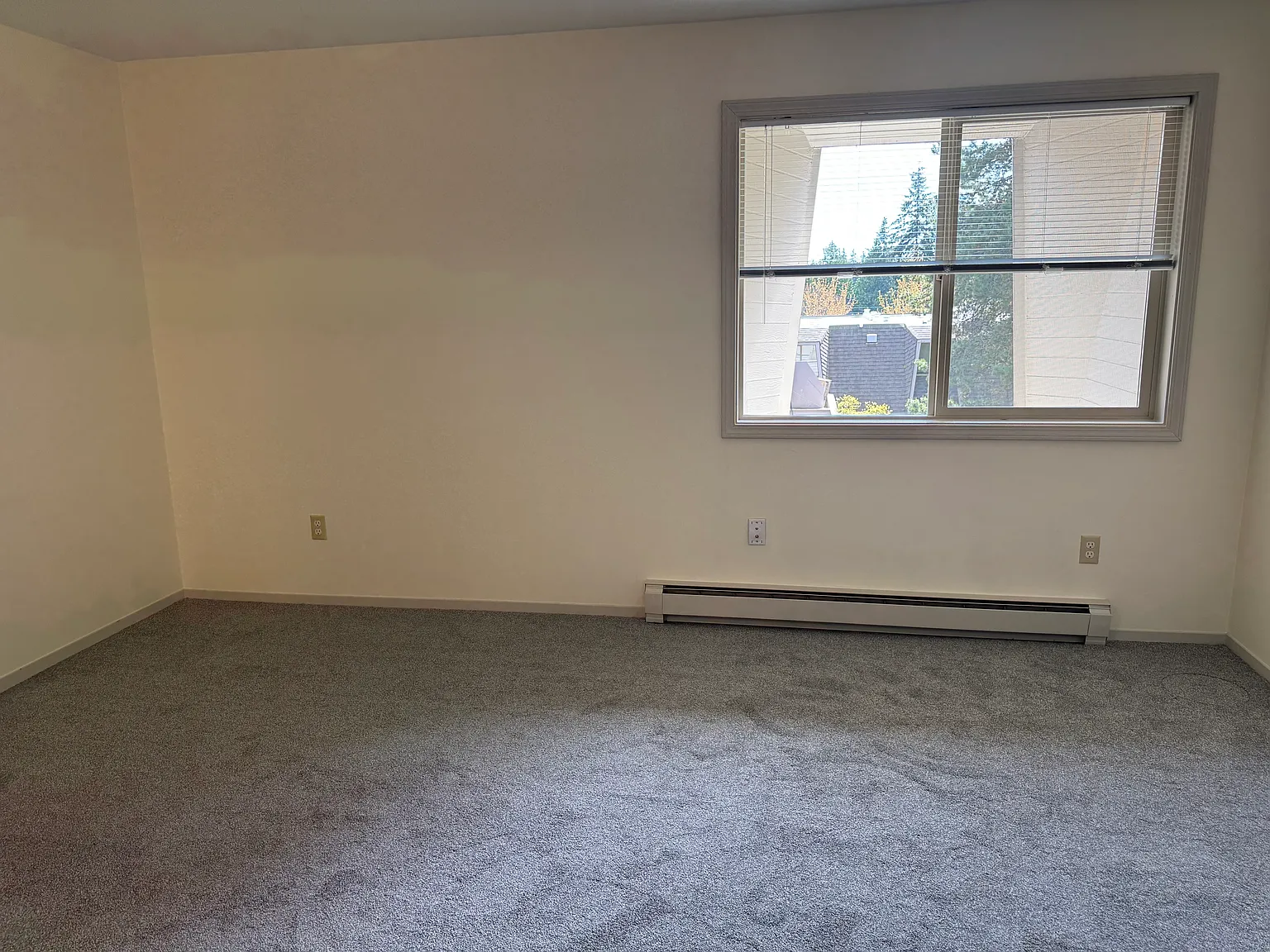 2 bed, 1.5 bath, 1400 sqft, $2,400 — Photo 4