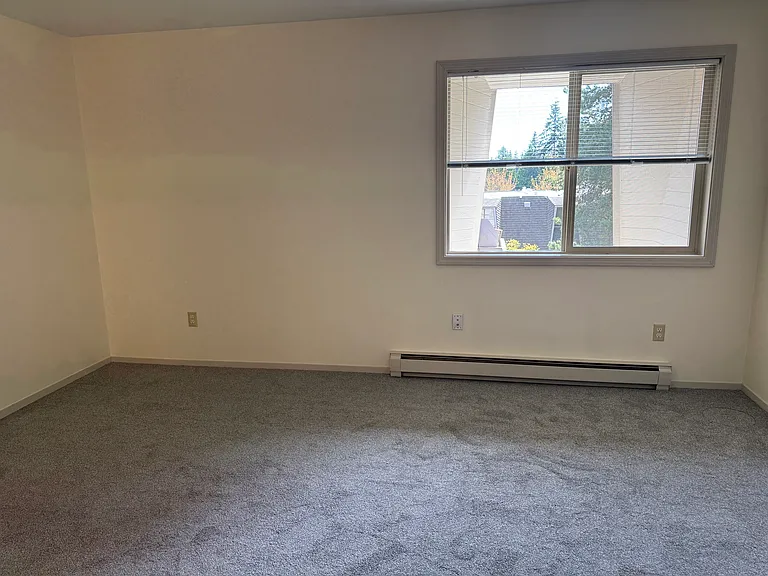 328 NW Richmond Beach Rd — Photo 4